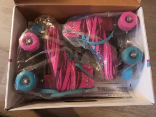 Patines de 4 ruedas rosas y azules