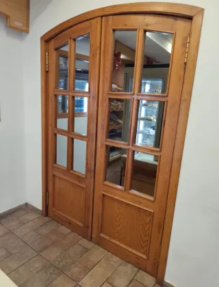 Puerta doble madera con cristales