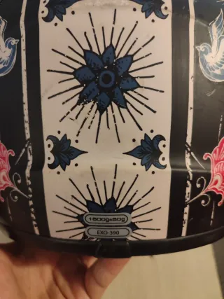 -Casco marca Scorpions y guantes con protección