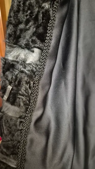 Elegante Chaquetón de Astracán y Piel N