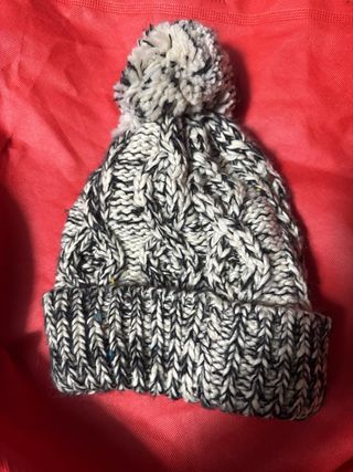 Gorro tejido cálido pompón