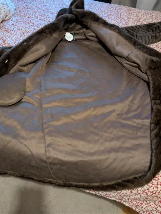 Abrigo imitación piel marrón