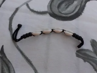 Braccialetto con conchiglie