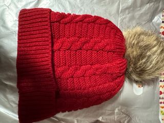 Gorro de lana rojo con pompón