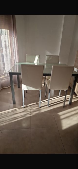 Mesa de comedor cristal y metal