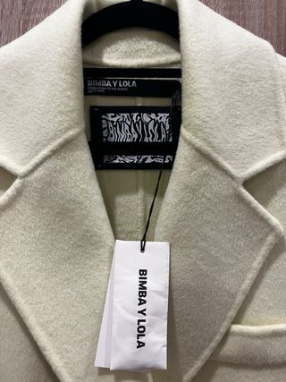 Abrigo de sastre para mujer. Bimba y Lola.