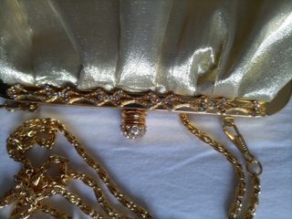 Bolso de fiesta dorado con cadena
