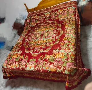 Set copripiumino e 2 tappeti con design floreale vivace