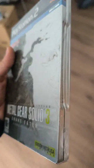 Atencón: Precinto algo dañado. Metal Gear Solid 3