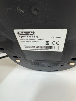 Cafetera DeLonghi Nespresso Essenza EN 95