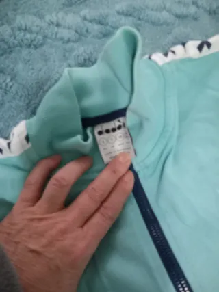 Tuta sportiva blu e celeste