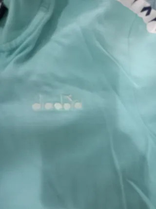 Tuta sportiva blu e celeste