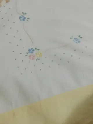 Lenzuolo singolo ricamato con fiori