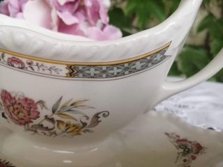 Salsiera in porcellana con decoro floreale