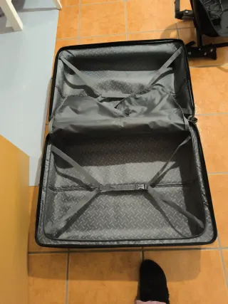 Maleta grande rígida azul. Un sólo uso