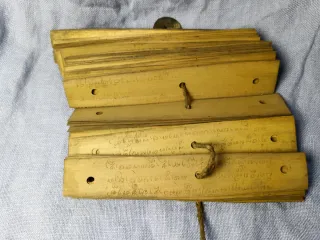 Antico manoscritto in foglie di palma