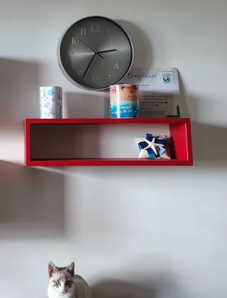 Mensola cubica rossa