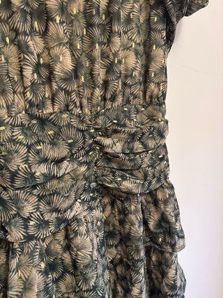 Vestido corto negro y dorado