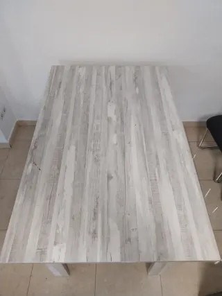 Mueble de comedor estrecho