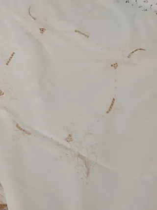 Centrotavola ricamato 80x80