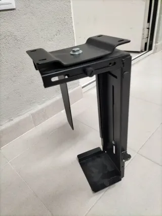 Supporto CPU sotto tavolo