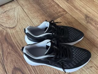 Zapatillas deportivas Kalenji negras y blancas