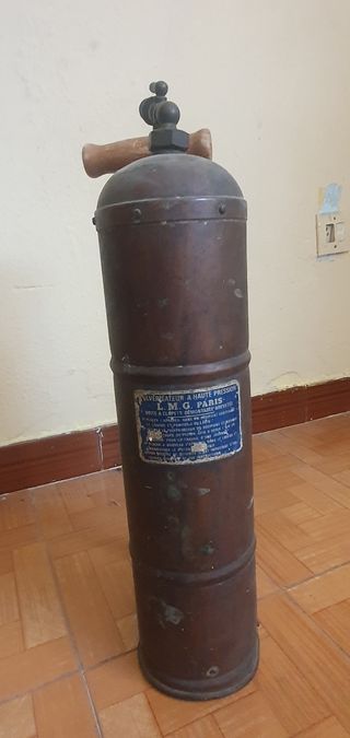 Antico spruzzatore in rame