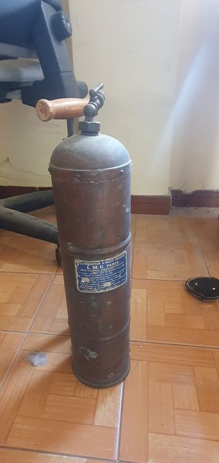 Antico spruzzatore in rame