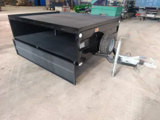 Carro de remolque metálico negro