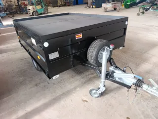 Carro de remolque metálico negro