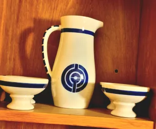 Caraffa e 4 tazze in ceramica Sargadelos