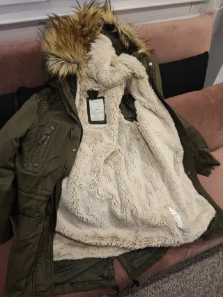 Anorak verde militar con capucha