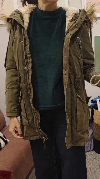 Anorak verde militar con capucha