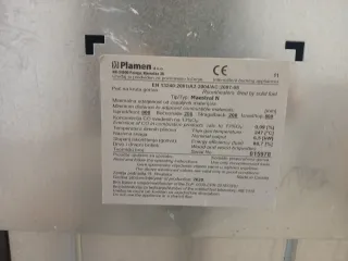 Estufa de leña negra