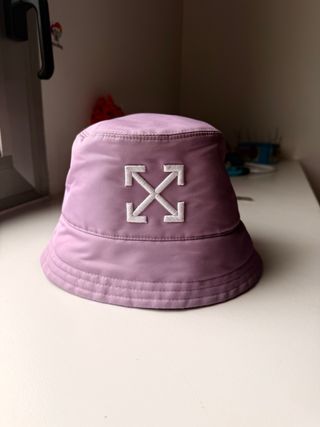 Gorra Bucket Off-White Flechas Morada