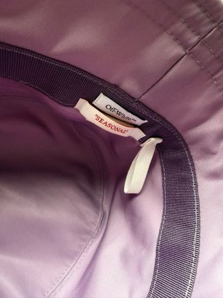 Gorra Bucket Off-White Flechas Morada