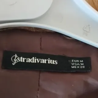 Chaleco pelo sintético de STRADIVARIUS.