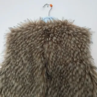 Chaleco pelo sintético de STRADIVARIUS.