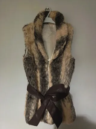 Chaleco pelo con cinturón