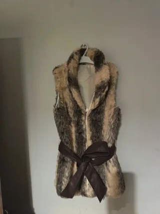 Chaleco pelo con cinturón