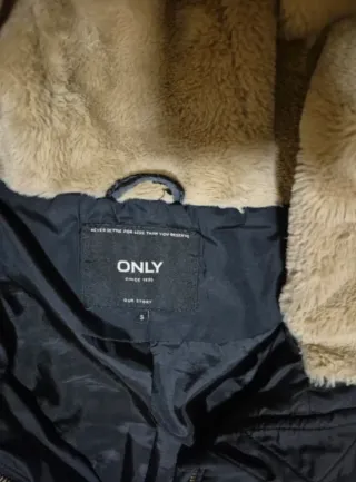 Abrigo ONLY negro talla S