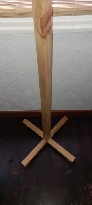 Perchero de madera maciza