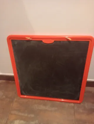 Scrivania per bambini con lavagna