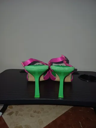 Zapatos de fiesta Menbur fucsia con pedrería