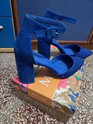 Scarpe con tacco blu