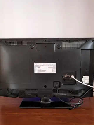 Televisor Nevir 24 pulgadas, con mando