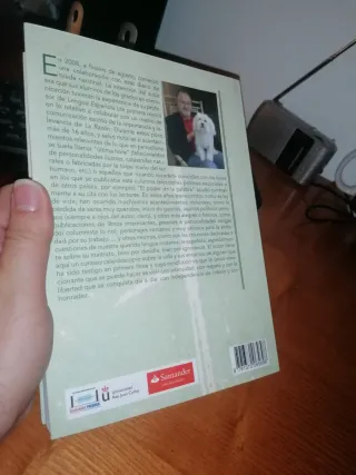 Libro: CON LA RAZÓN BAJO EL BRAZO