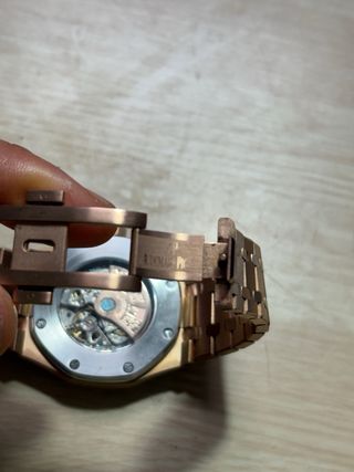 Orologio di lusso scheletrato dorato