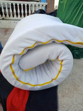 Materasso in schiuma arrotolato