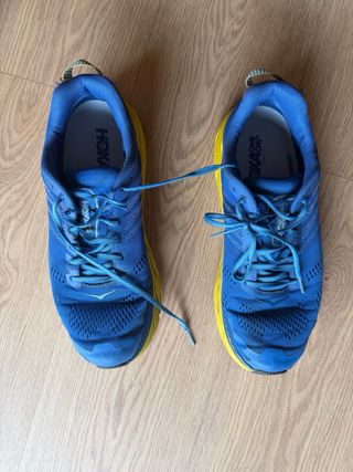 Zapatillas running azul y amarillo